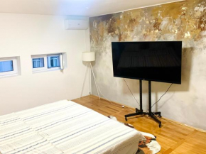 City Center Square DeLuxe Nest